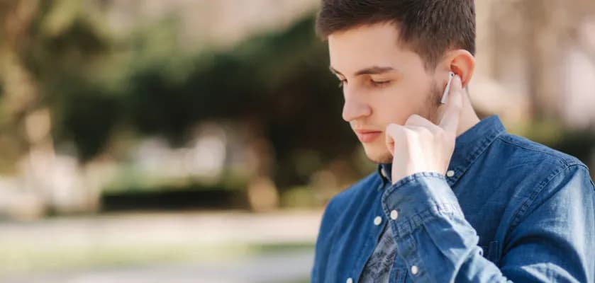 Dlaczego działa tylko jedna słuchawka bezprzewodowa JBL? Oto przyczyny i rozwiązania