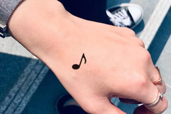 Tatuaż nuty znaczenie: emocjonalne historie i kulturowe interpretacje